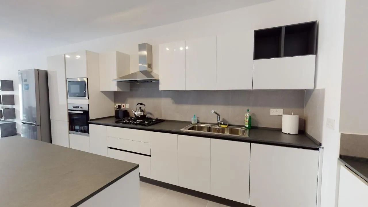 Modern 3-Bedroom Apartment Pieta