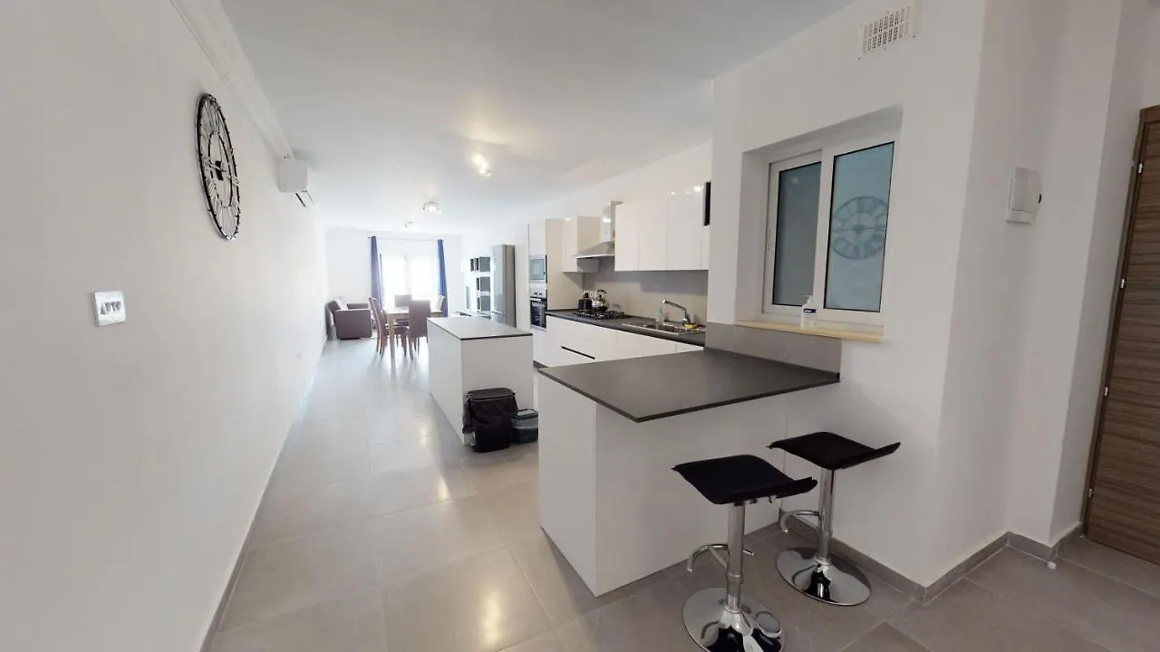 Modern 3-Bedroom Apartment Pieta