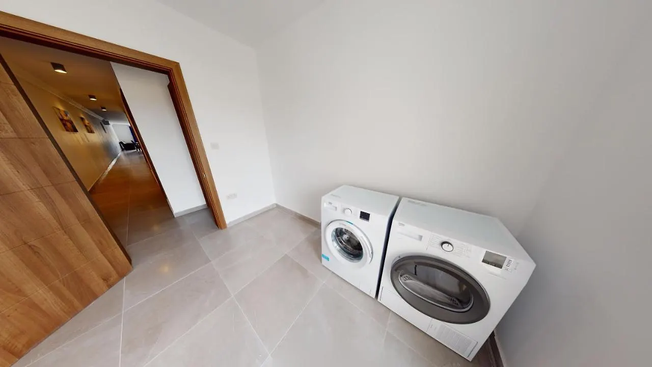 Modern 3-Bedroom Apartment Pieta 0*,  Malta