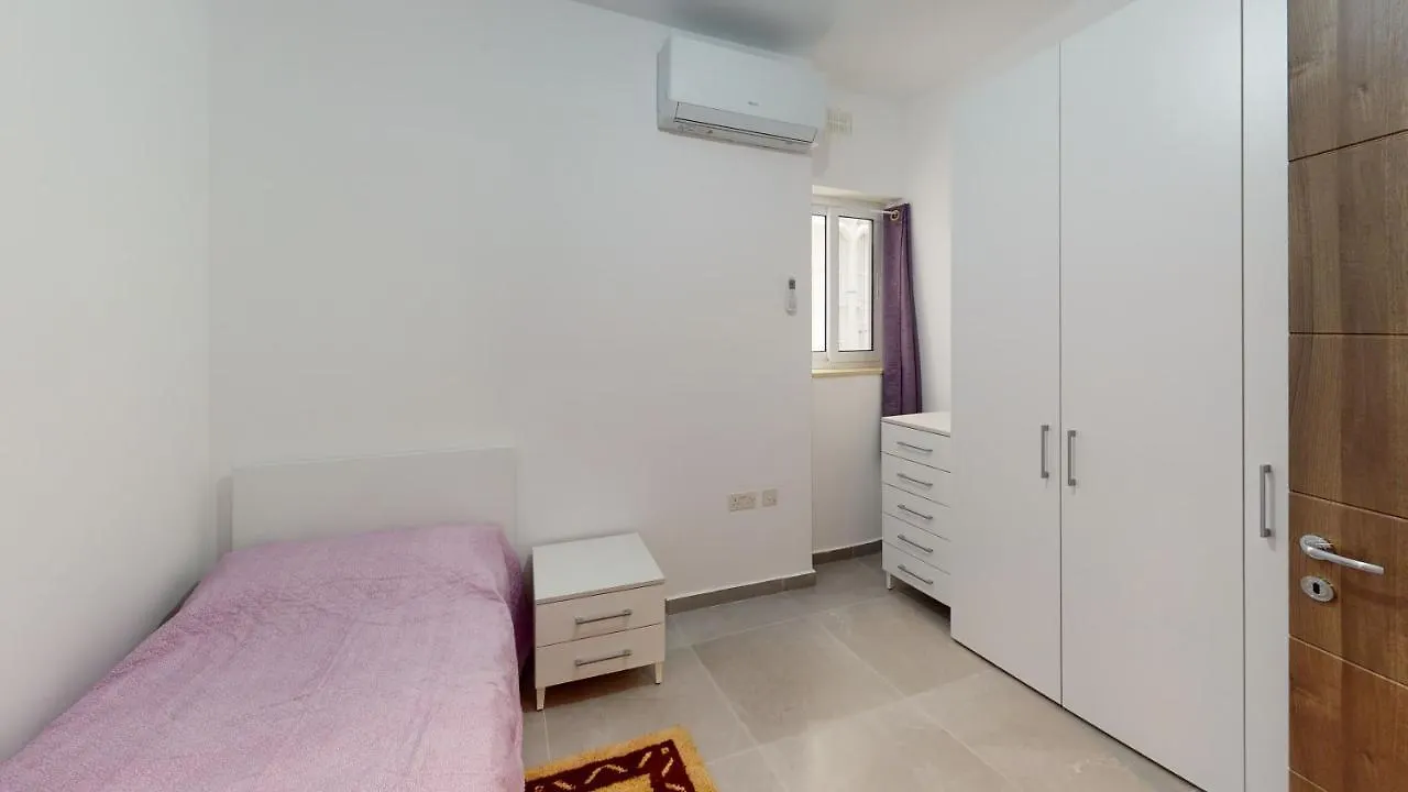 Modern 3-Bedroom Apartment Pieta 0*,